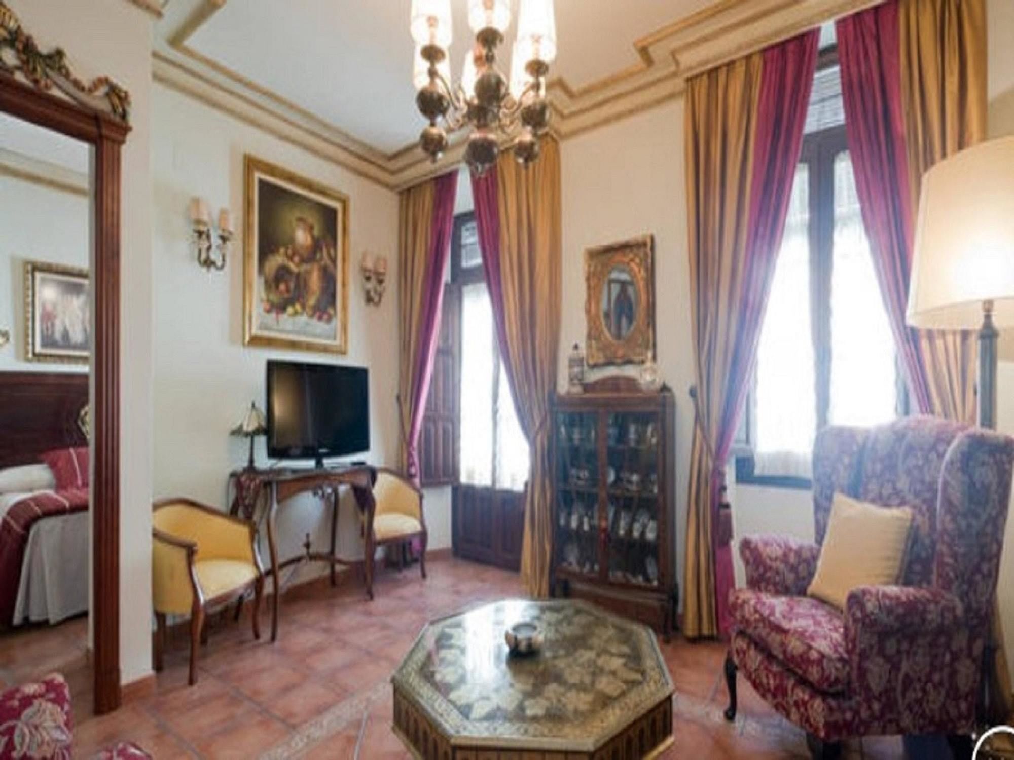 With 3 Bedrooms In Granada, With Wonderful View, Balcon Apartamento