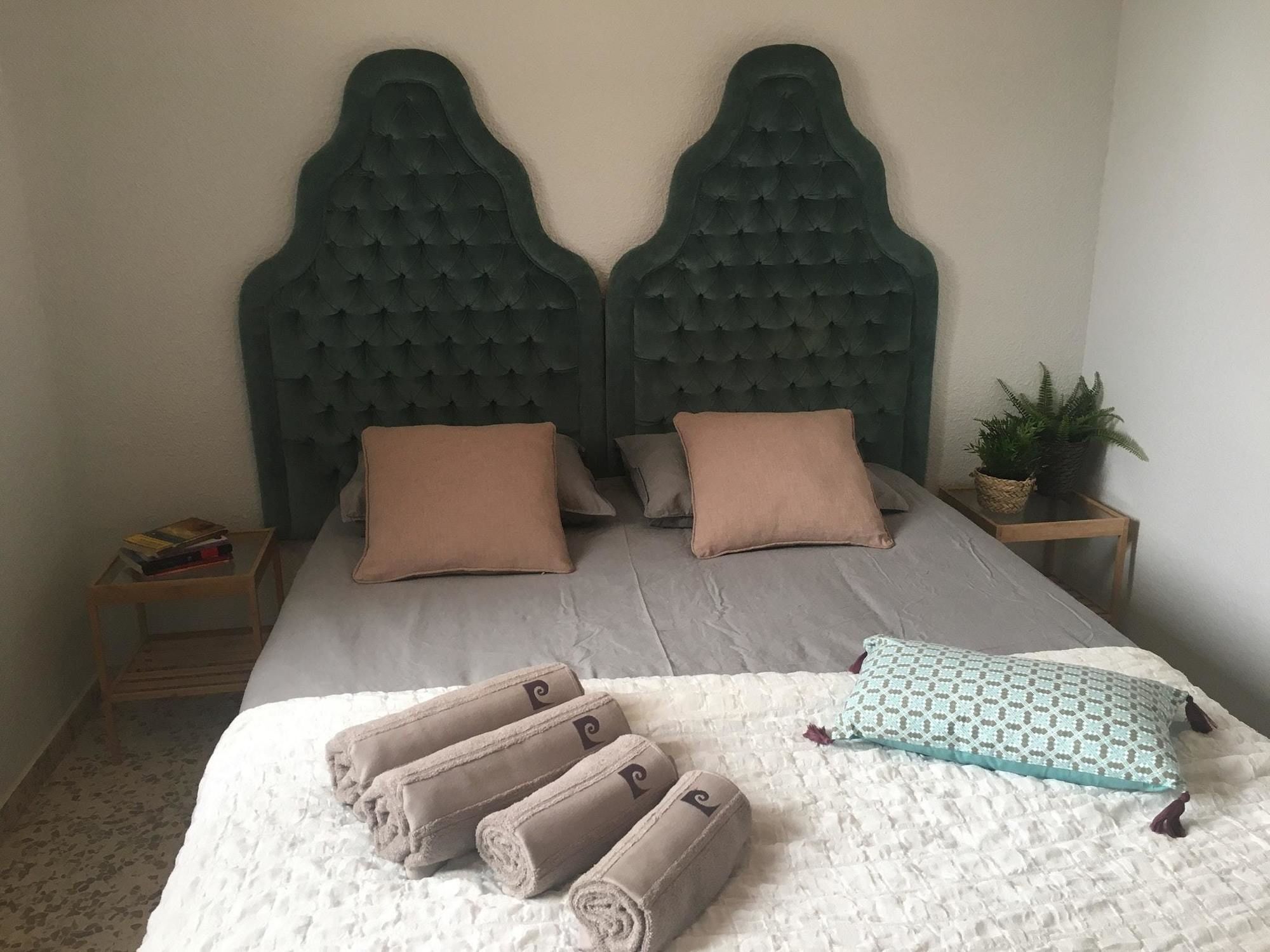 With 4 Bedrooms In Granada, With Wonderful View, Furnis Apartamento