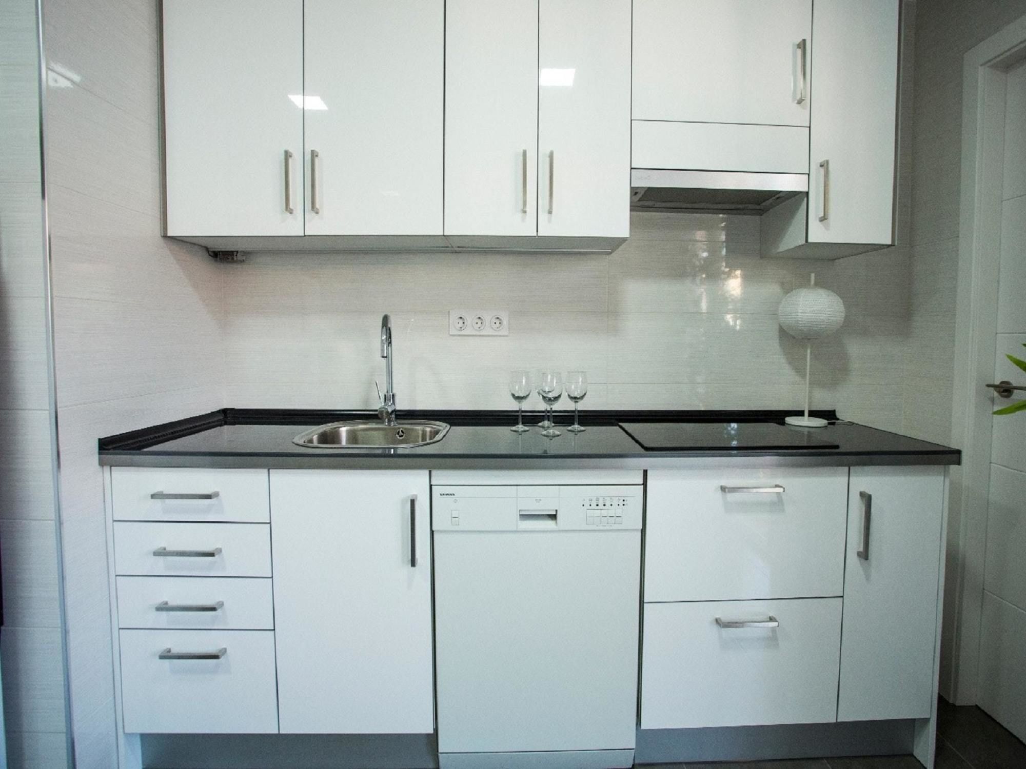Apartamento With 4 Bedrooms In Granada, With Wonderful View, Furnis *