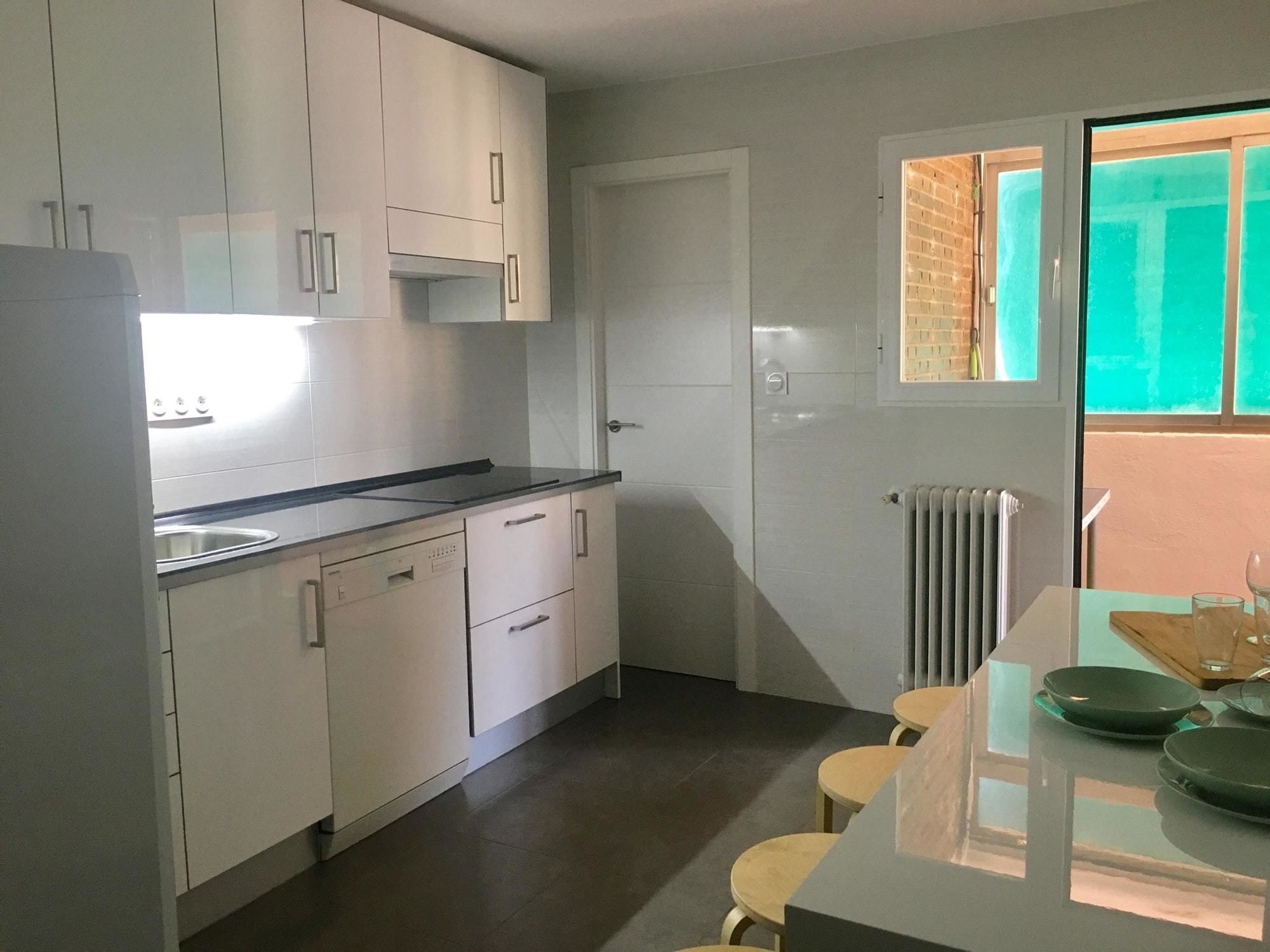 With 4 Bedrooms In Granada, With Wonderful View, Furnis Apartamento