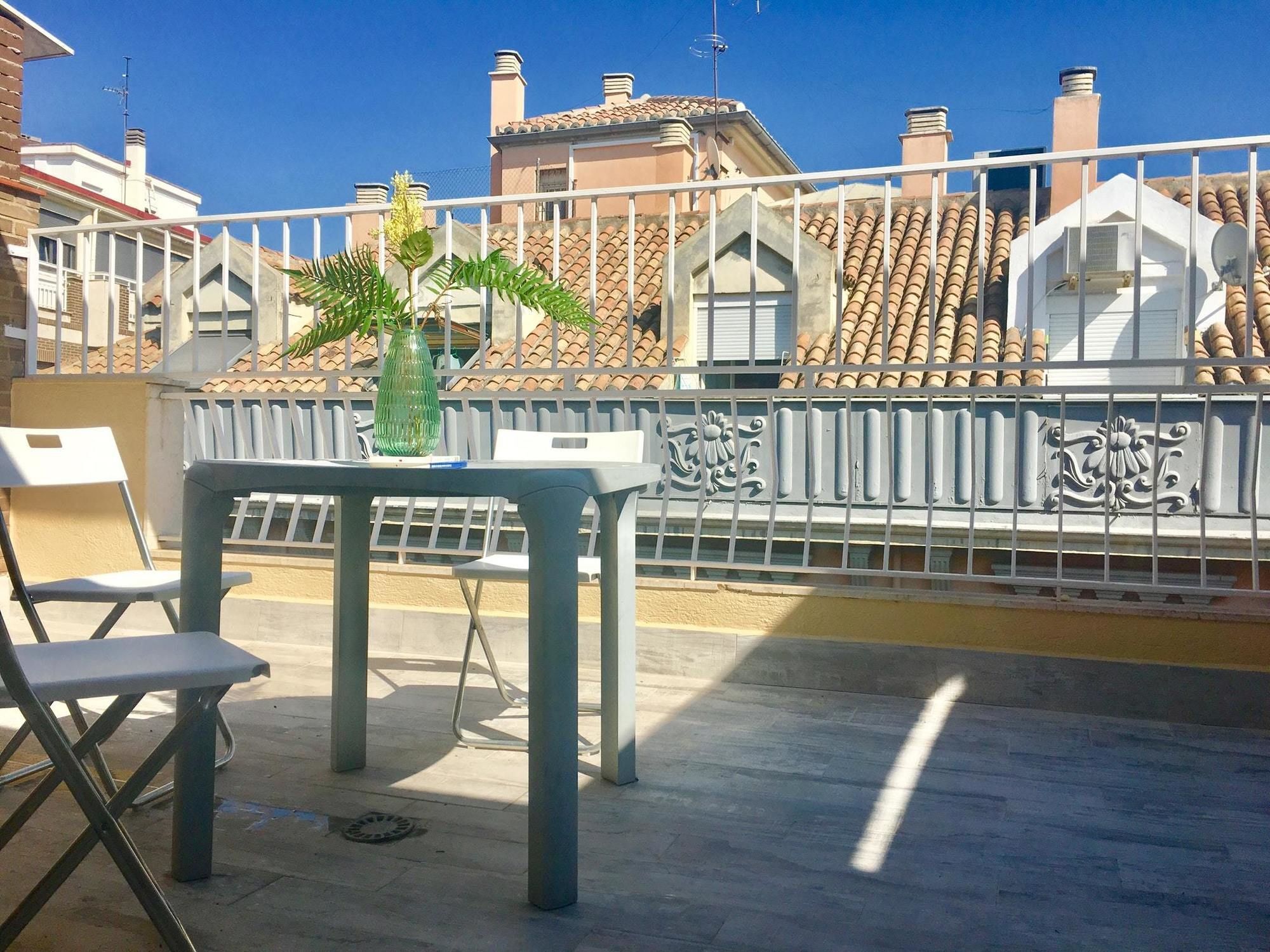 With 4 Bedrooms In Granada, With Wonderful View, Furnis Apartamento *
