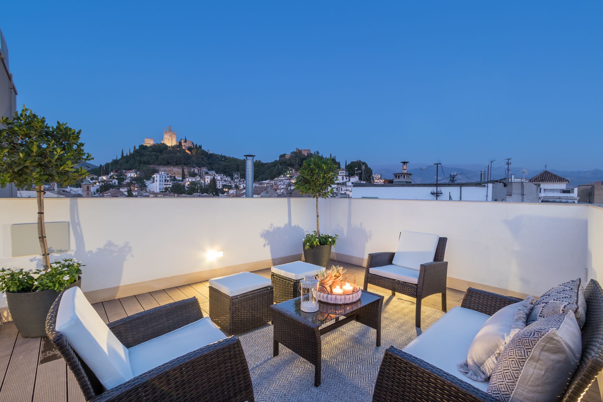 Chezmoihomes Plaza Nueva Penthouse