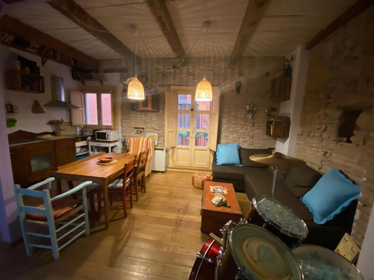 La Casa Rota De *