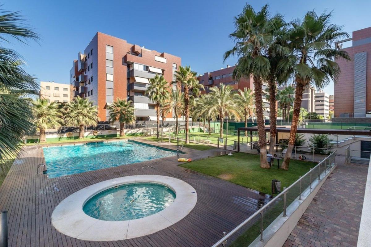 Forum-ciencias Con Piscina, Gym & Parking Granada