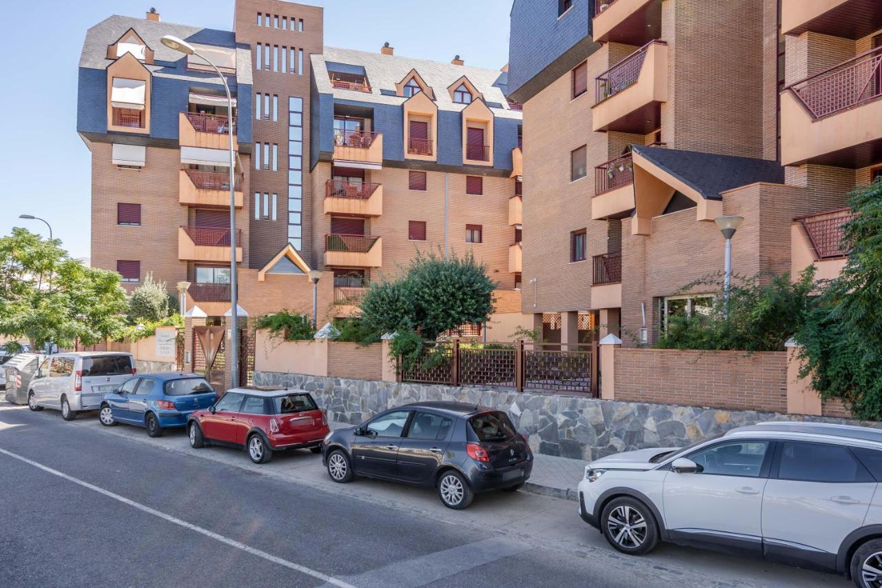 Apartamento Urbanizacion De Lujo, Piscina, Padel, Garage Granada
