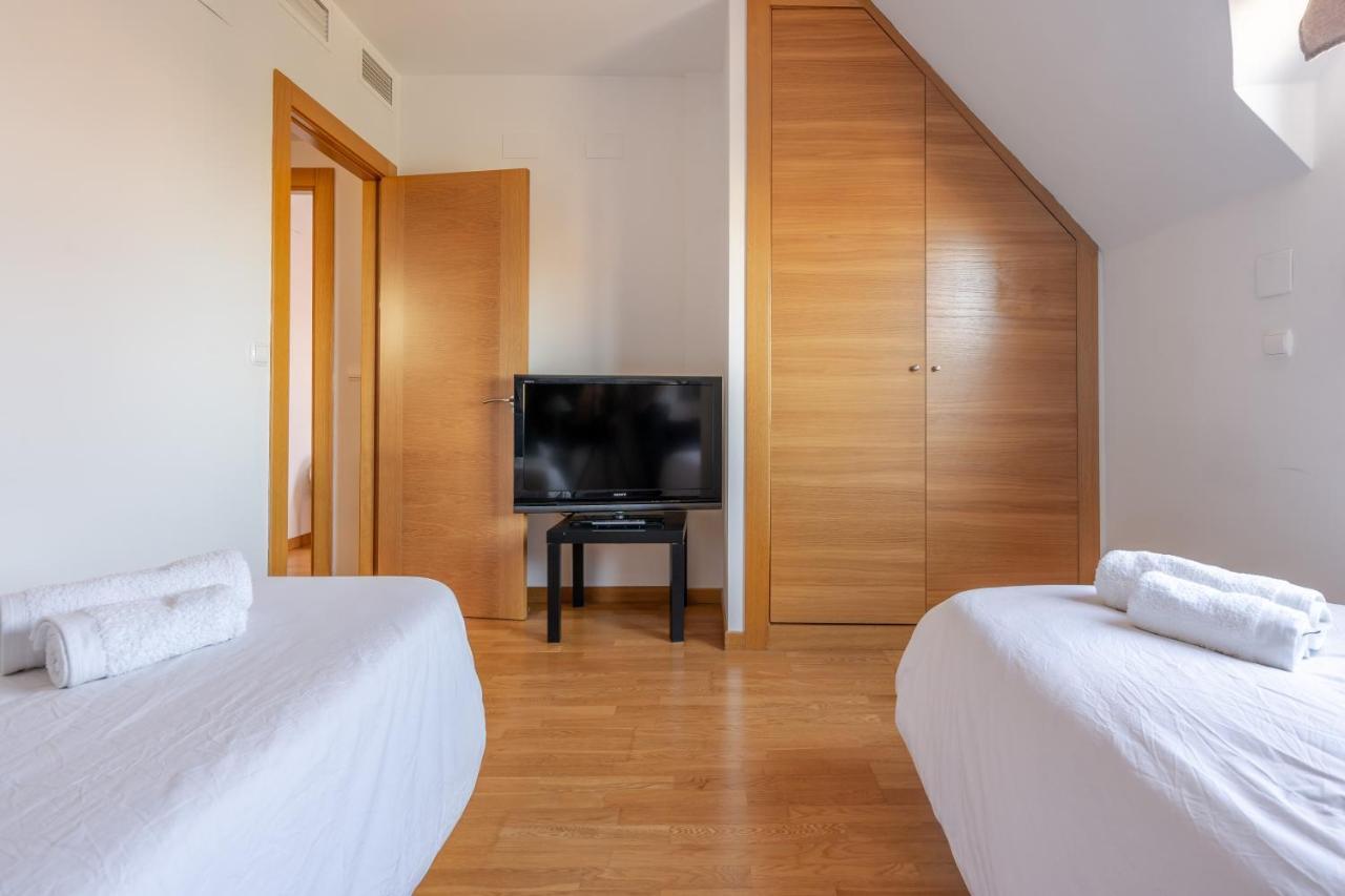 Apartamento Urbanizacion De Lujo, Piscina, Padel, Garage Granada