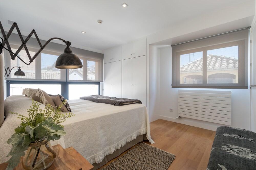 Chezmoihomes Plaza Nueva Luxury