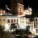 Romanillaloft con vistas a la Catedral y muy acogedor