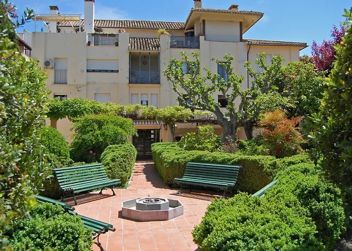 Un Vergel Al Pie De La Alhambra. Enjoy It Now!!