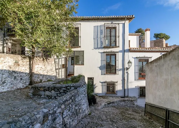 Beautiful Duplex-City Center. Parking By The House