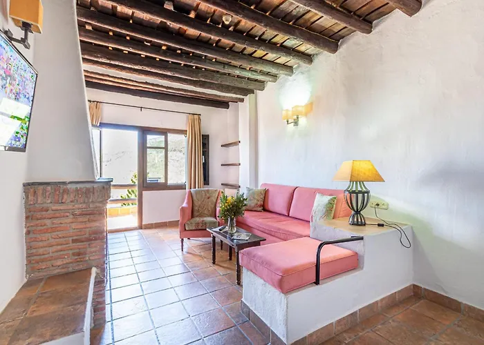 Romantic Apartment In Granada With Shared Pool