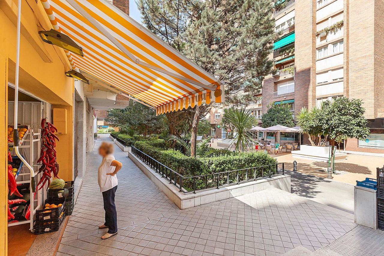 Amplio Y Centrico, Recien Reformado, Calefaccion Central, Jardines, Supermercados, Cafeterias Y Todos Servicios En El Corazon De La Ciudad Apartamento