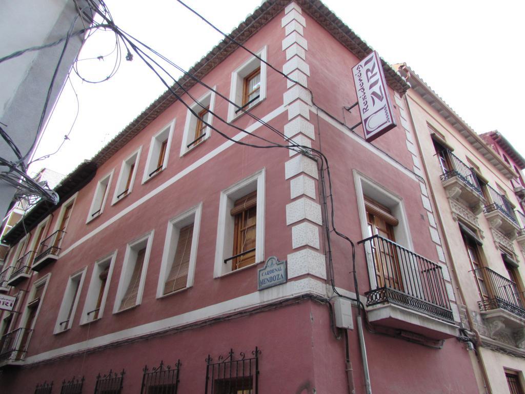 Residencia Ziri Pensión *