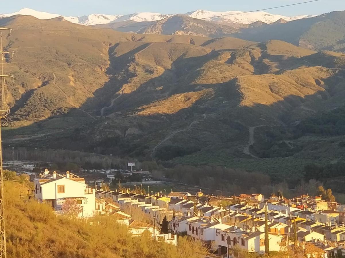 Casa Ideal Familias Y Grupos Con Balcones Exterior Soleada Patios Cerca Alhambra, Sierra Nevada, Rio Genil, Lancha Del Genil, Parque Llano Y Reloj Del Sol Con Barbacoas, Campo De Futbol, Circuito Gimnasia Homestay Granada