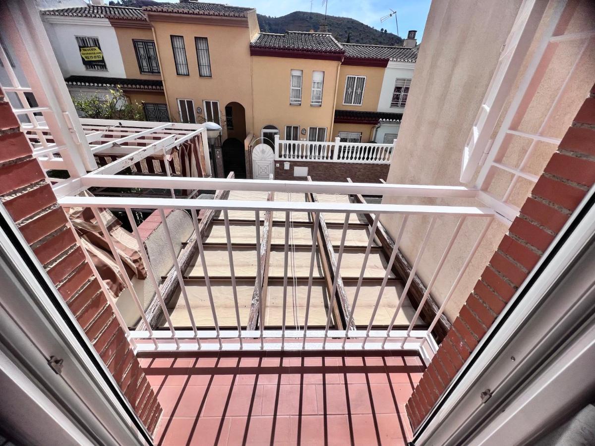 Homestay Casa Ideal Familias Y Grupos Con Balcones Exterior Soleada Patios Cerca Alhambra, Sierra Nevada, Rio Genil, Lancha Del Genil, Parque Llano Y Reloj Del Sol Con Barbacoas, Campo De Futbol, Circuito Gimnasia Granada