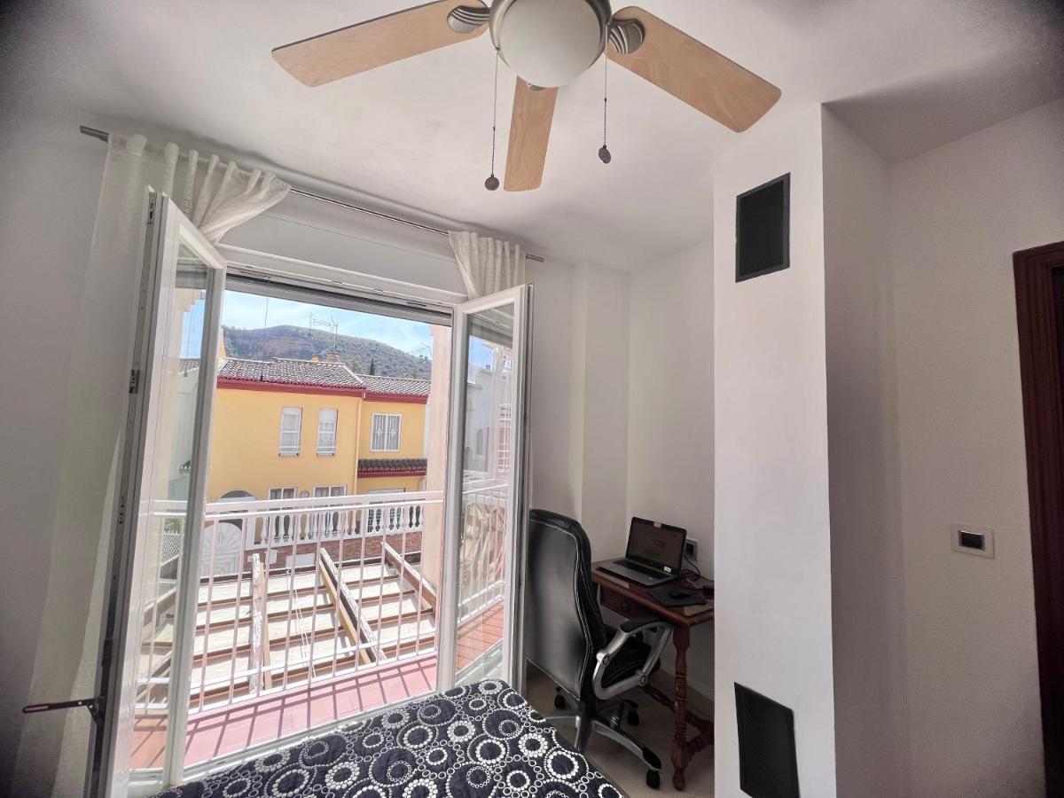 Casa Ideal Familias Y Grupos Con Balcones Exterior Soleada Patios Cerca Alhambra, Sierra Nevada, Rio Genil, Lancha Del Genil, Parque Llano Y Reloj Del Sol Con Barbacoas, Campo De Futbol, Circuito Gimnasia