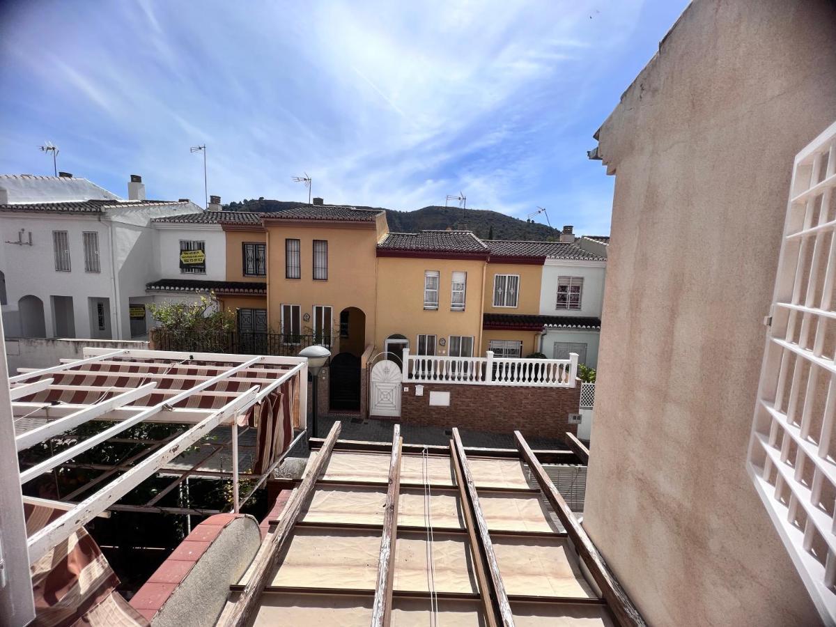 Casa Ideal Familias Y Grupos Con Balcones Exterior Soleada Patios Cerca Alhambra, Sierra Nevada, Rio Genil, Lancha Del Genil, Parque Llano Y Reloj Del Sol Con Barbacoas, Campo De Futbol, Circuito Gimnasia Homestay *