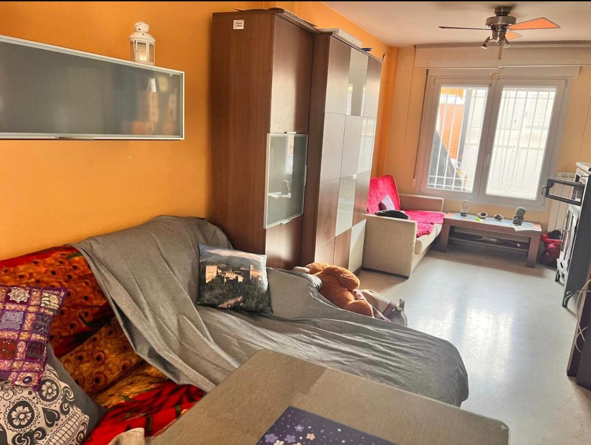 Casa Ideal Familias Y Grupos Con Balcones Exterior Soleada Patios Cerca Alhambra, Sierra Nevada, Rio Genil, Lancha Del Genil, Parque Llano Y Reloj Del Sol Con Barbacoas, Campo De Futbol, Circuito Gimnasia Granada
