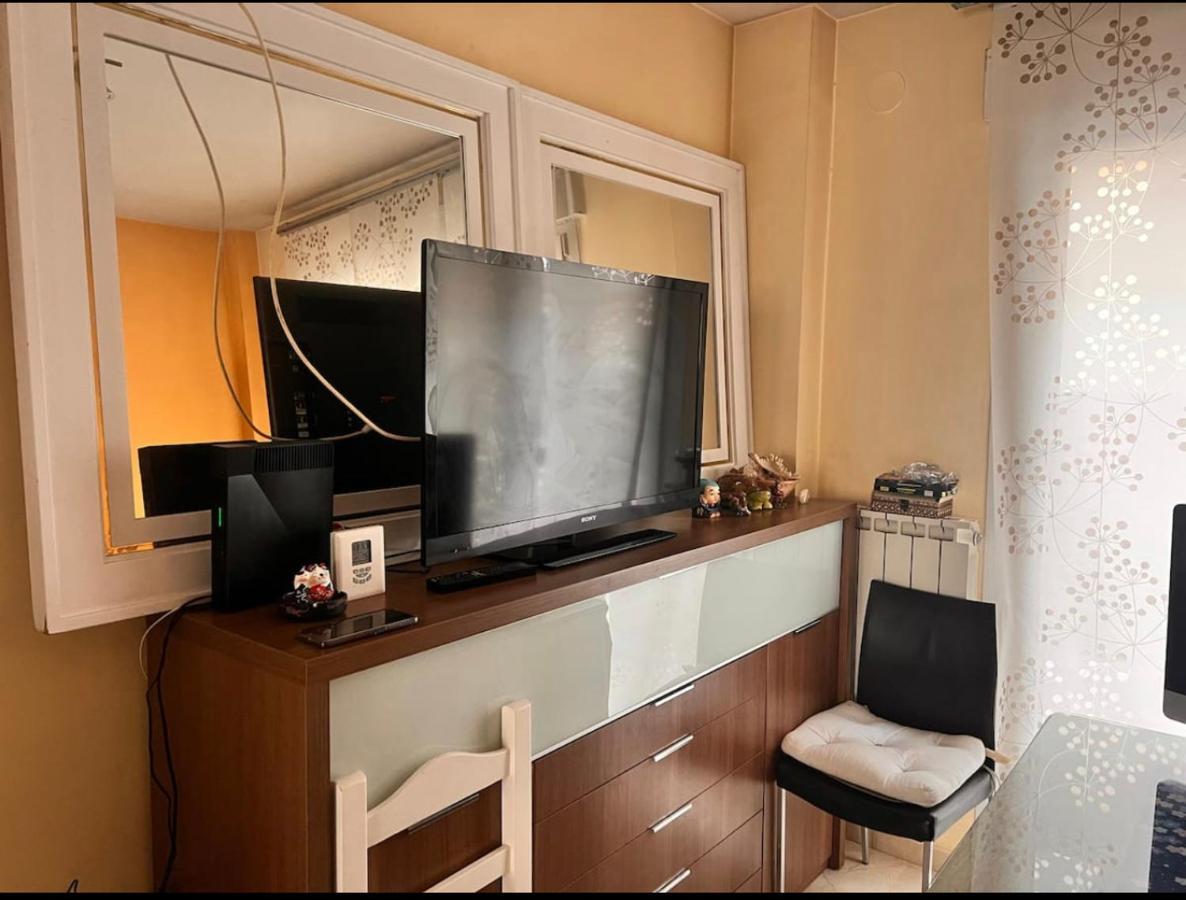 Casa Ideal Familias Y Grupos Con Balcones Exterior Soleada Patios Cerca Alhambra, Sierra Nevada, Rio Genil, Lancha Del Genil, Parque Llano Y Reloj Del Sol Con Barbacoas, Campo De Futbol, Circuito Gimnasia Homestay