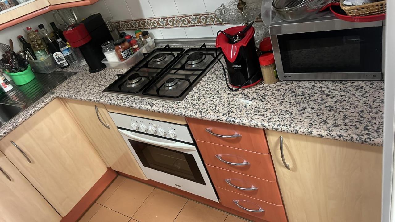 Casa Ideal Familias Y Grupos Con Balcones Exterior Soleada Patios Cerca Alhambra, Sierra Nevada, Rio Genil, Lancha Del Genil, Parque Llano Y Reloj Del Sol Con Barbacoas, Campo De Futbol, Circuito Gimnasia Homestay