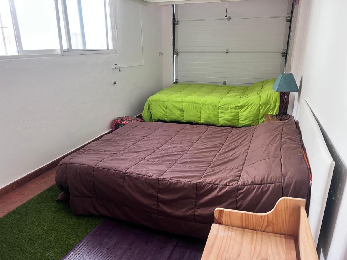Homestay Casa Ideal Familias Y Grupos Con Balcones Exterior Soleada Patios Cerca Alhambra, Sierra Nevada, Rio Genil, Lancha Del Genil, Parque Llano Y Reloj Del Sol Con Barbacoas, Campo De Futbol, Circuito Gimnasia Granada