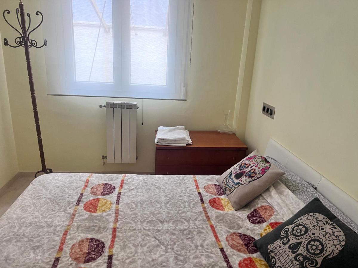 Homestay Casa Ideal Familias Y Grupos Con Balcones Exterior Soleada Patios Cerca Alhambra, Sierra Nevada, Rio Genil, Lancha Del Genil, Parque Llano Y Reloj Del Sol Con Barbacoas, Campo De Futbol, Circuito Gimnasia