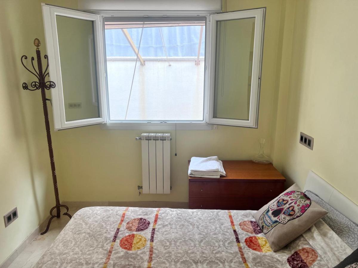 Casa Ideal Familias Y Grupos Con Balcones Exterior Soleada Patios Cerca Alhambra, Sierra Nevada, Rio Genil, Lancha Del Genil, Parque Llano Y Reloj Del Sol Con Barbacoas, Campo De Futbol, Circuito Gimnasia Homestay