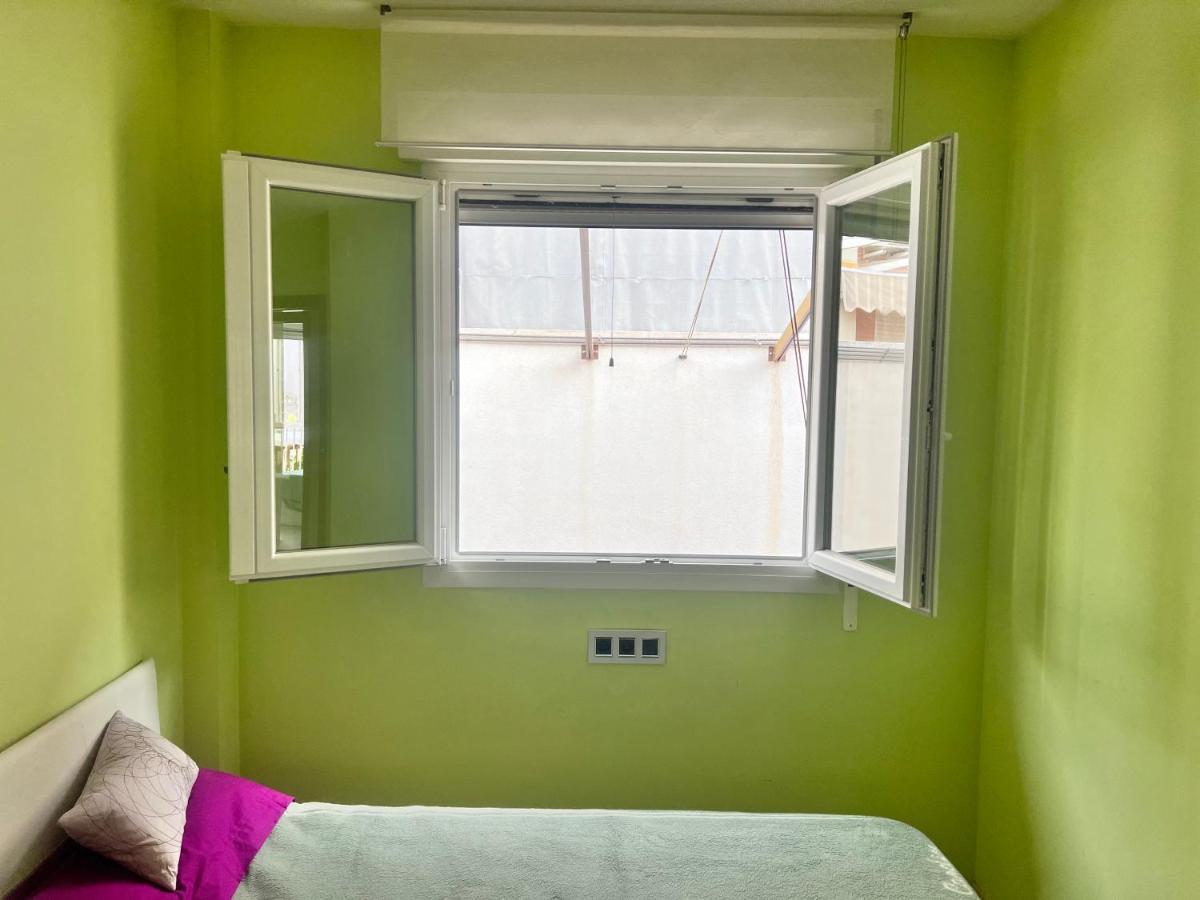 Casa Ideal Familias Y Grupos Con Balcones Exterior Soleada Patios Cerca Alhambra, Sierra Nevada, Rio Genil, Lancha Del Genil, Parque Llano Y Reloj Del Sol Con Barbacoas, Campo De Futbol, Circuito Gimnasia Homestay