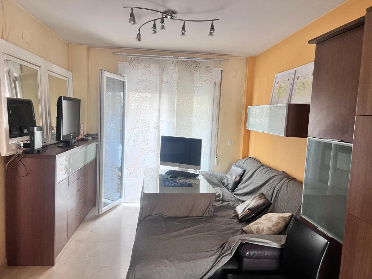 Casa Ideal Familias Y Grupos Con Balcones Exterior Soleada Patios Cerca Alhambra, Sierra Nevada, Rio Genil, Lancha Del Genil, Parque Llano Y Reloj Del Sol Con Barbacoas, Campo De Futbol, Circuito Gimnasia Homestay *