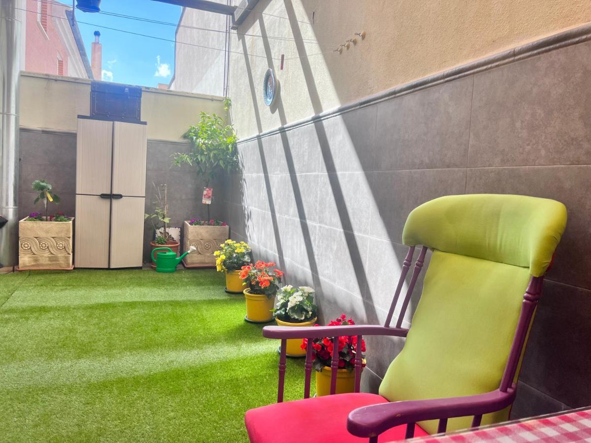 Casa Ideal Familias Y Grupos Con Balcones Exterior Soleada Patios Cerca Alhambra, Sierra Nevada, Rio Genil, Lancha Del Genil, Parque Llano Y Reloj Del Sol Con Barbacoas, Campo De Futbol, Circuito Gimnasia Homestay