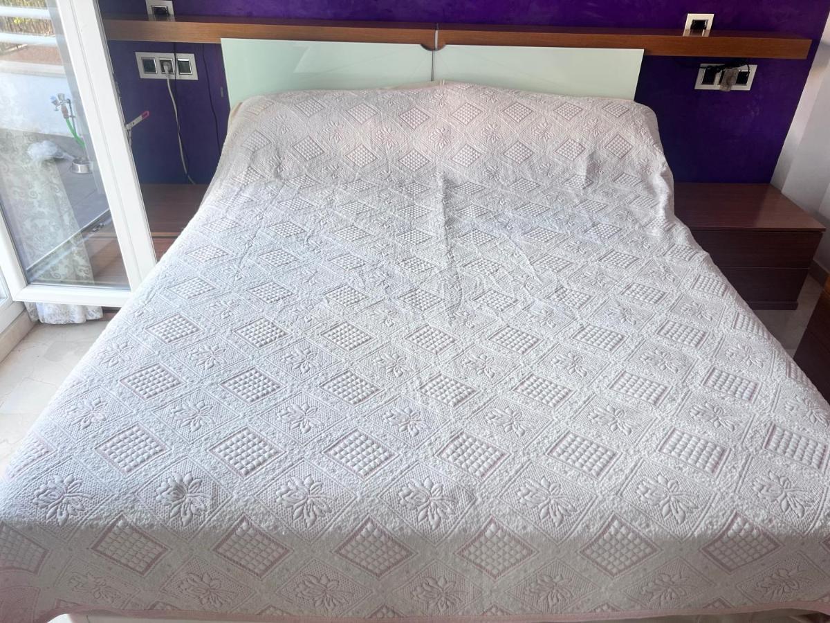 Homestay Casa Ideal Familias Y Grupos Con Balcones Exterior Soleada Patios Cerca Alhambra, Sierra Nevada, Rio Genil, Lancha Del Genil, Parque Llano Y Reloj Del Sol Con Barbacoas, Campo De Futbol, Circuito Gimnasia Granada