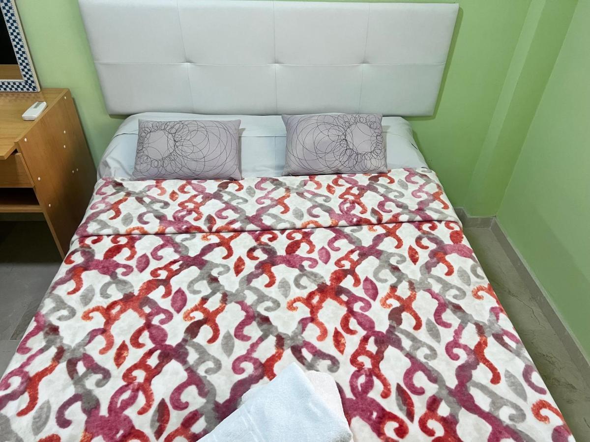 Casa Ideal Familias Y Grupos Con Balcones Exterior Soleada Patios Cerca Alhambra, Sierra Nevada, Rio Genil, Lancha Del Genil, Parque Llano Y Reloj Del Sol Con Barbacoas, Campo De Futbol, Circuito Gimnasia