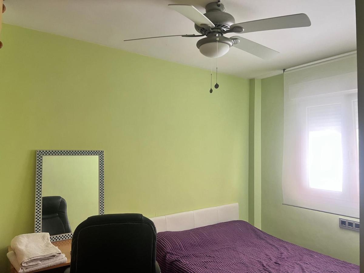 Homestay Casa Ideal Familias Y Grupos Con Balcones Exterior Soleada Patios Cerca Alhambra, Sierra Nevada, Rio Genil, Lancha Del Genil, Parque Llano Y Reloj Del Sol Con Barbacoas, Campo De Futbol, Circuito Gimnasia