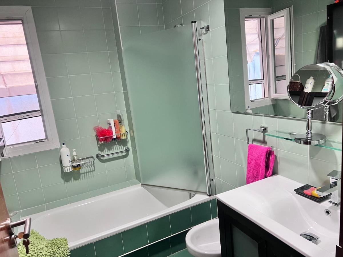Casa Ideal Familias Y Grupos Con Balcones Exterior Soleada Patios Cerca Alhambra, Sierra Nevada, Rio Genil, Lancha Del Genil, Parque Llano Y Reloj Del Sol Con Barbacoas, Campo De Futbol, Circuito Gimnasia *