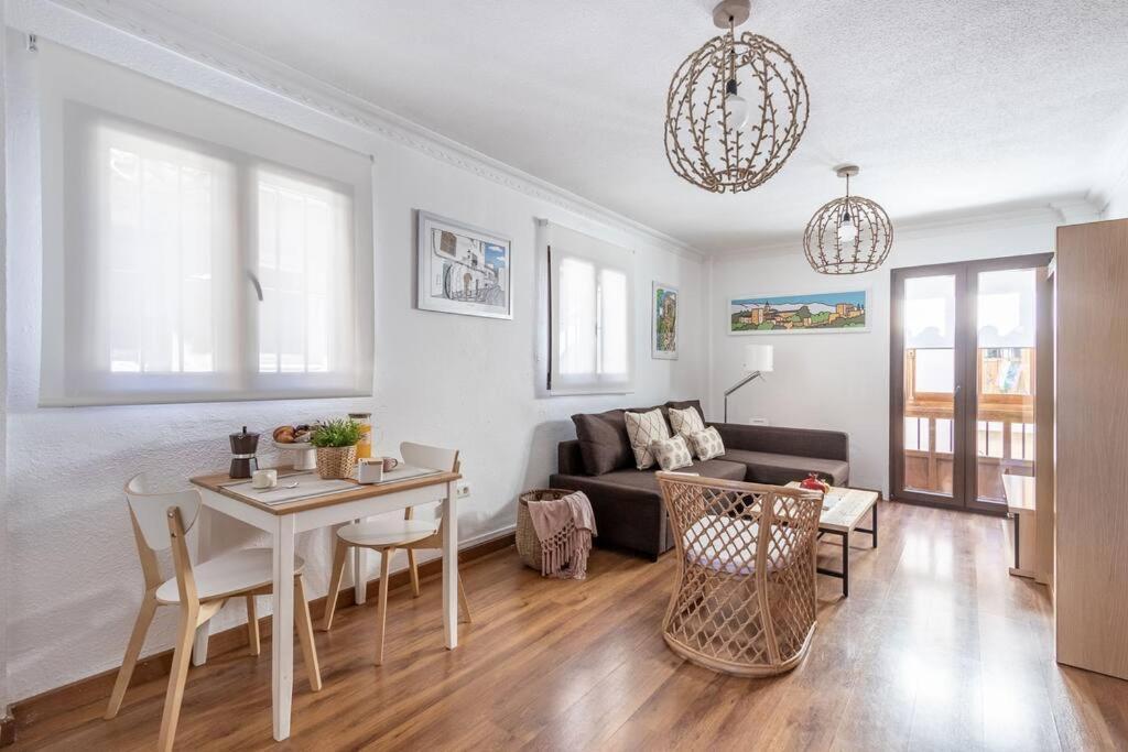 Con Terraza A 4 Minutos De La Catedral Apartamento *