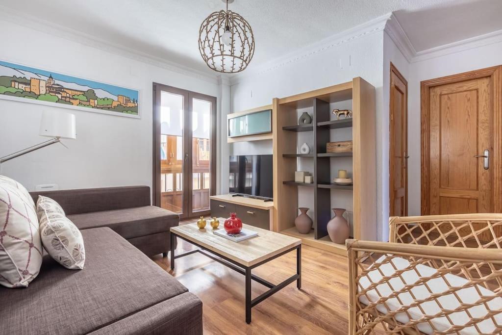 Con Terraza A 4 Minutos De La Catedral Apartamento