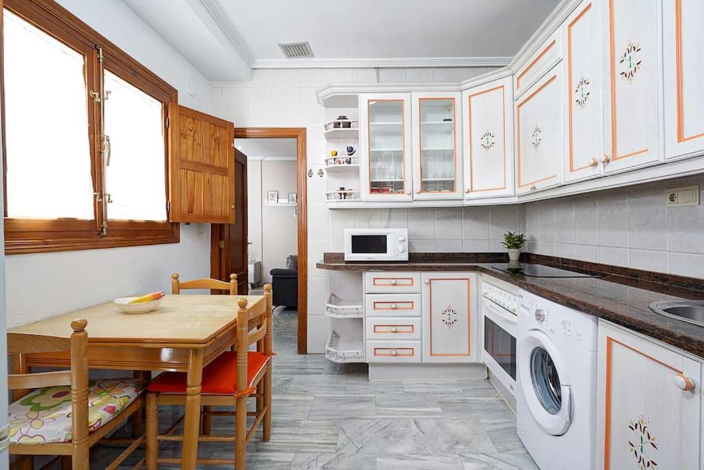 Centro. Atico Ayuntamiento Apartamento *