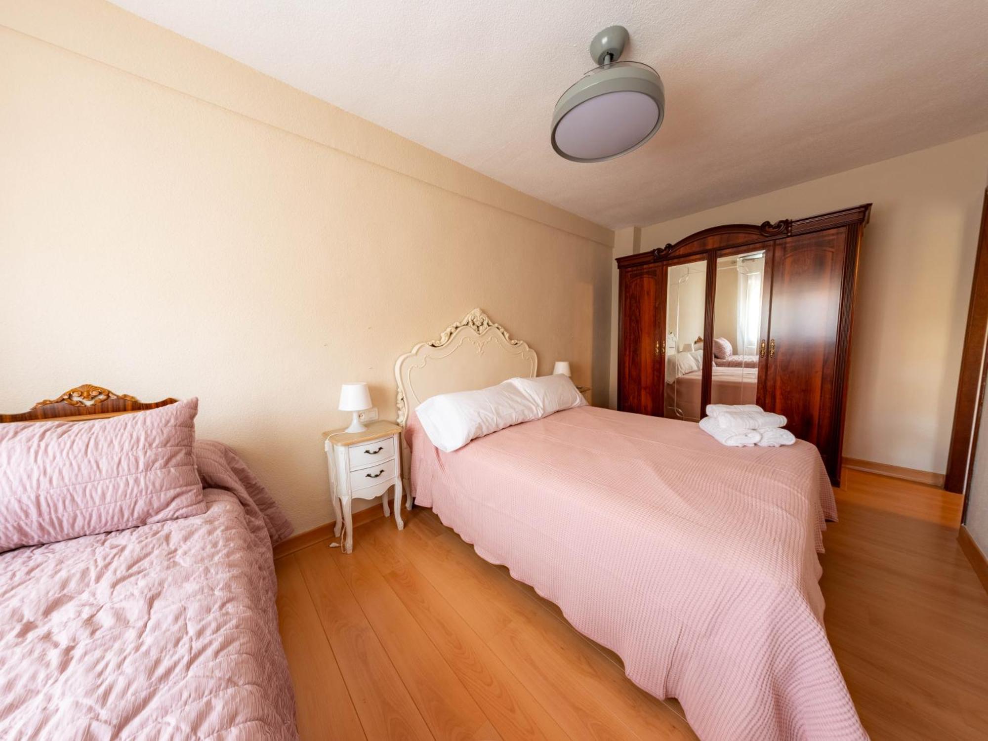 Apartamento Amplio Piso En El Palacio De Congresos By Bebalmy Granada