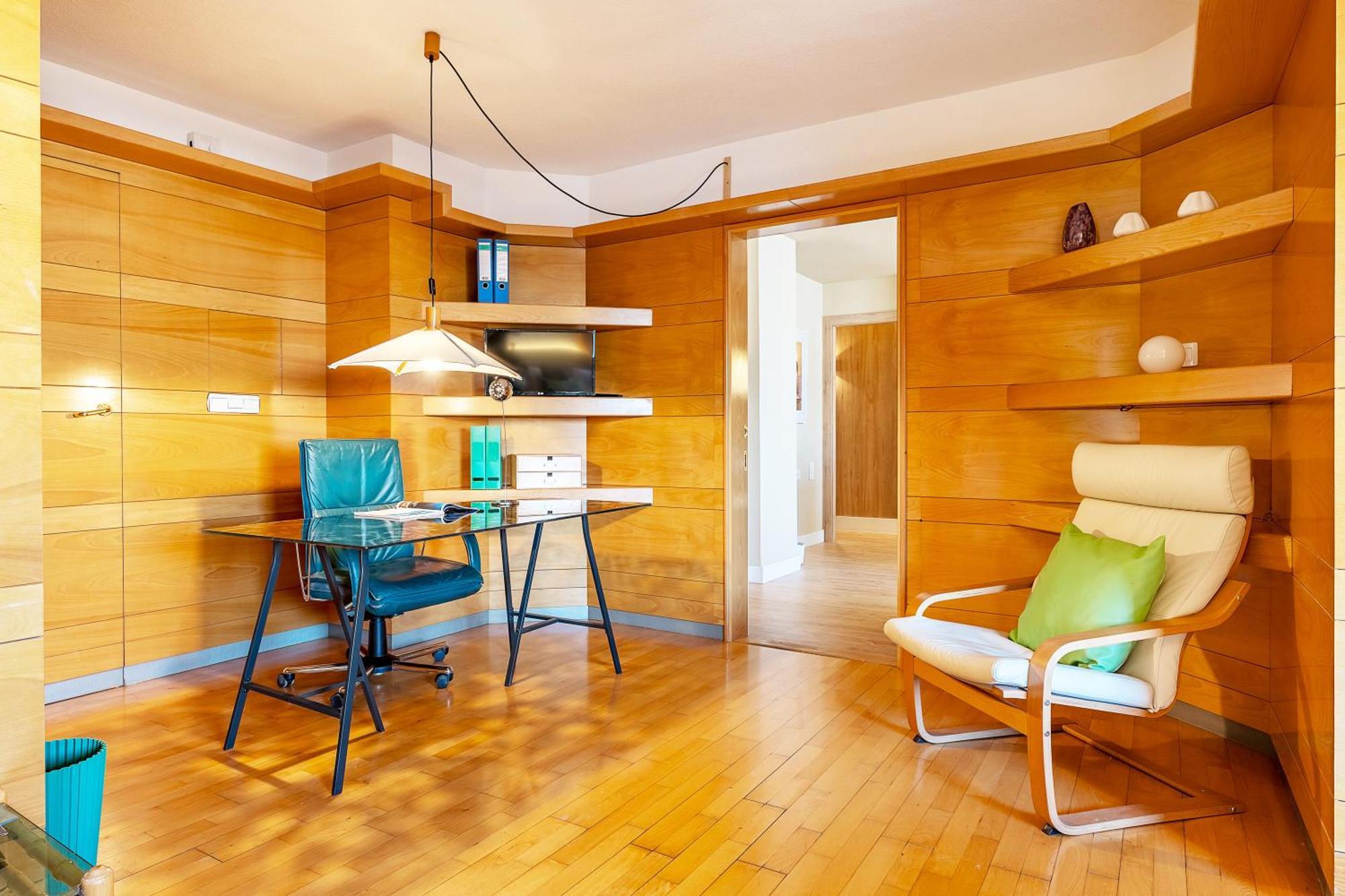 Apartamento Amplio Y Centrico, Recien Reformado, Calefaccion Central, Jardines, Supermercados, Cafeterias Y Todos Servicios En El Corazon De La Ciudad Granada