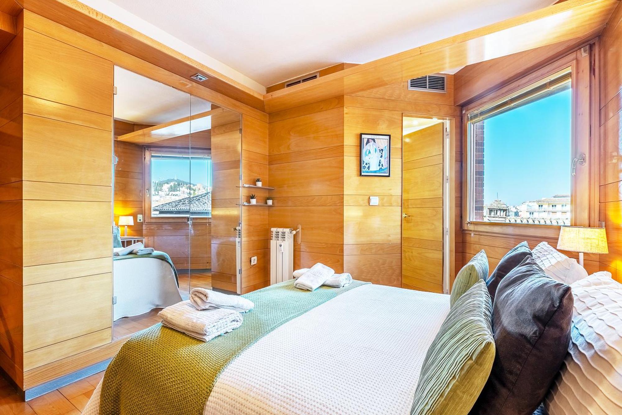 Apartamento Amplio Y Centrico, Recien Reformado, Calefaccion Central, Jardines, Supermercados, Cafeterias Y Todos Servicios En El Corazon De La Ciudad *