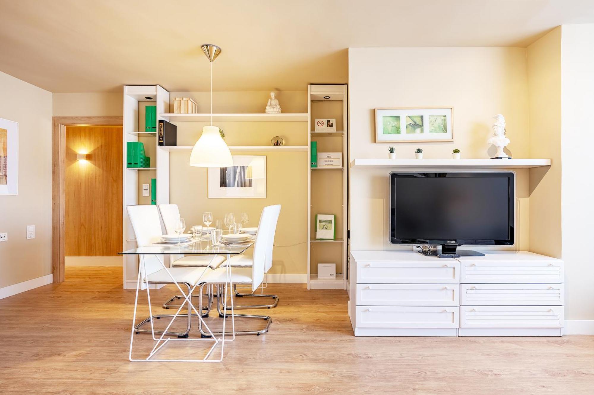 Apartamento Amplio Y Centrico, Recien Reformado, Calefaccion Central, Jardines, Supermercados, Cafeterias Y Todos Servicios En El Corazon De La Ciudad Granada