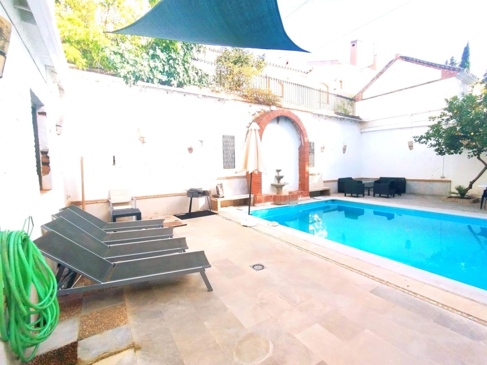 Casa Con Piscina, Barbacoa Y Jardin Para 20 Personas *