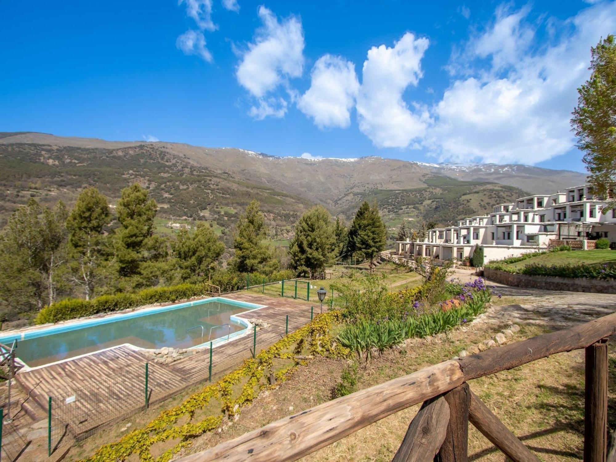 Romantic In With Shared Pool