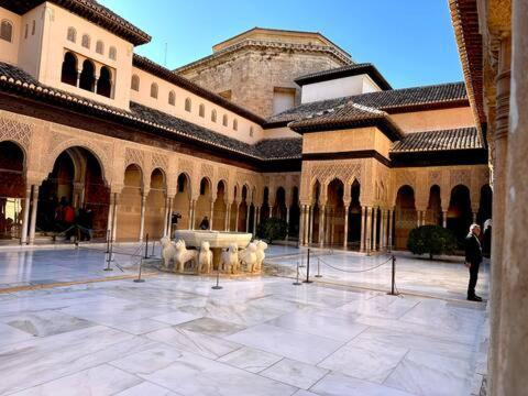 Apartamento Casa Al Andalus - Chic, Serene, And Posh Center Pad *
