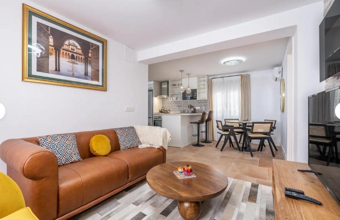 Apartamento Casa Al Andalus - Chic, Serene, And Posh Center Pad