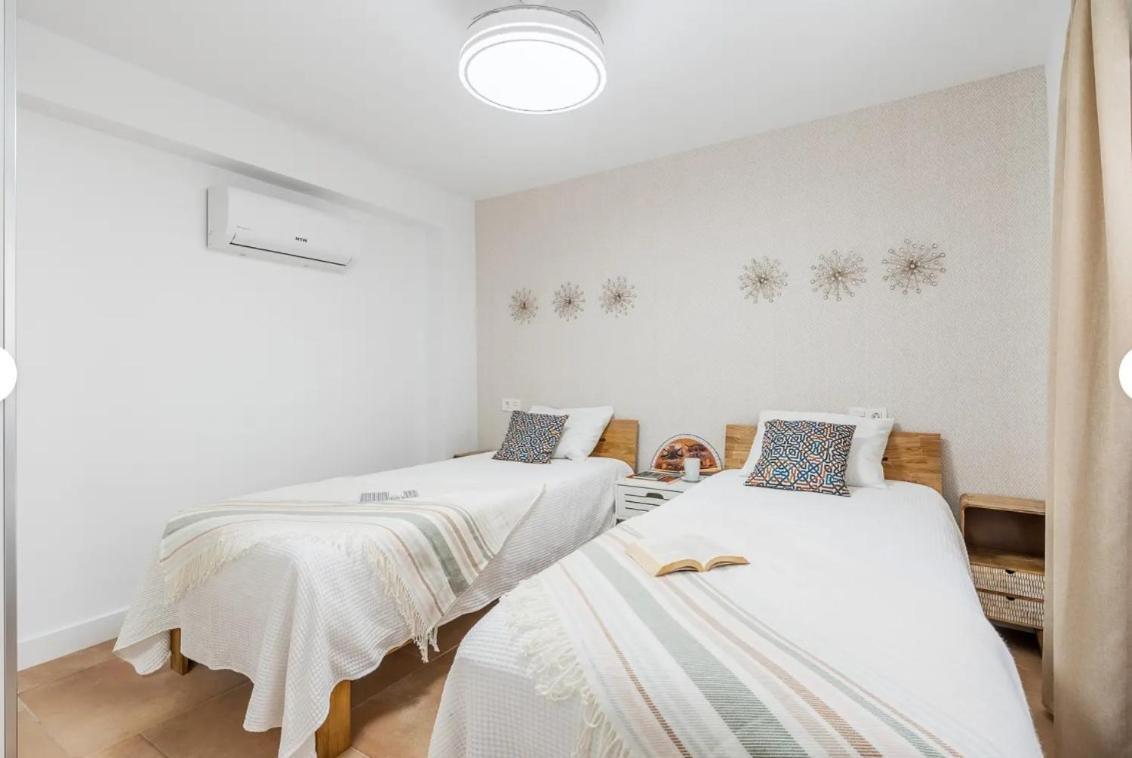 Apartamento Casa Al Andalus - Chic, Serene, And Posh Center Pad *