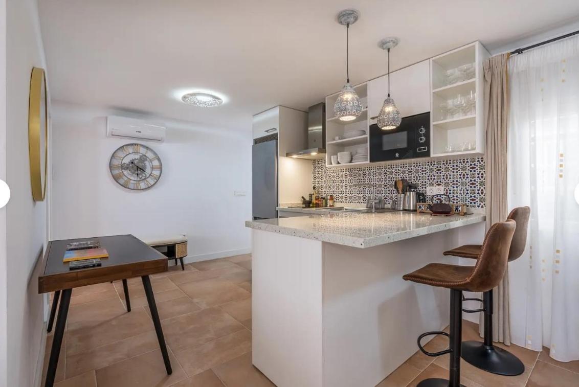 Apartamento Casa Al Andalus - Chic, Serene, And Posh Center Pad Granada