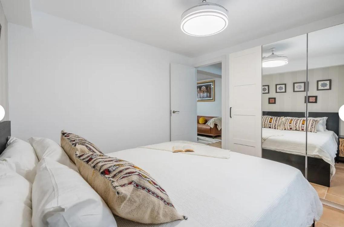 Apartamento Casa Al Andalus - Chic, Serene, And Posh Center Pad