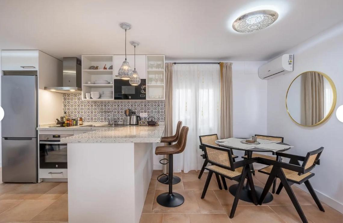 Apartamento Casa Al Andalus - Chic, Serene, And Posh Center Pad