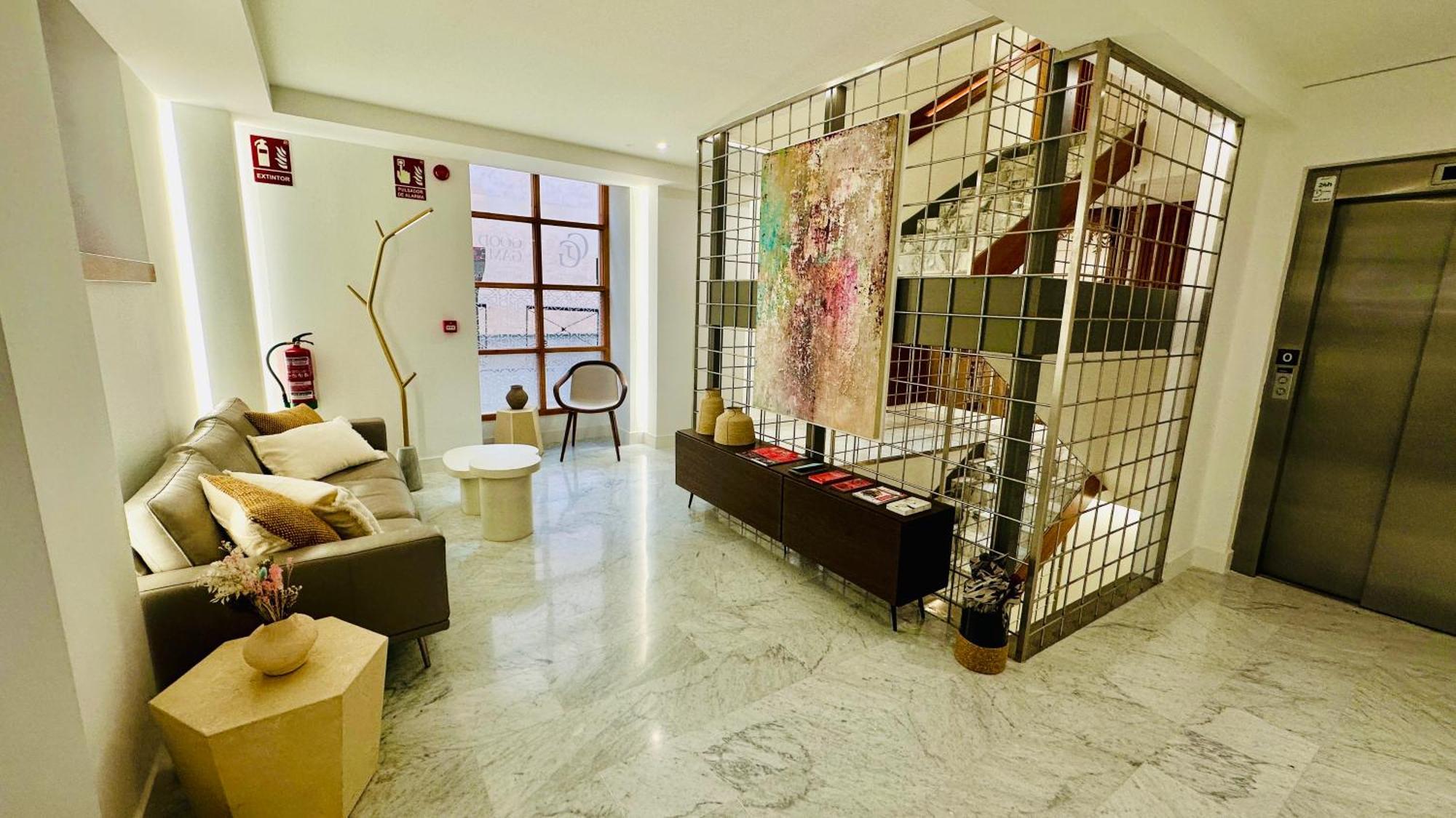 Corral Del Carbon Gg Luxury Boutique *